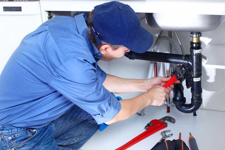 Plumber-fixing-pipes